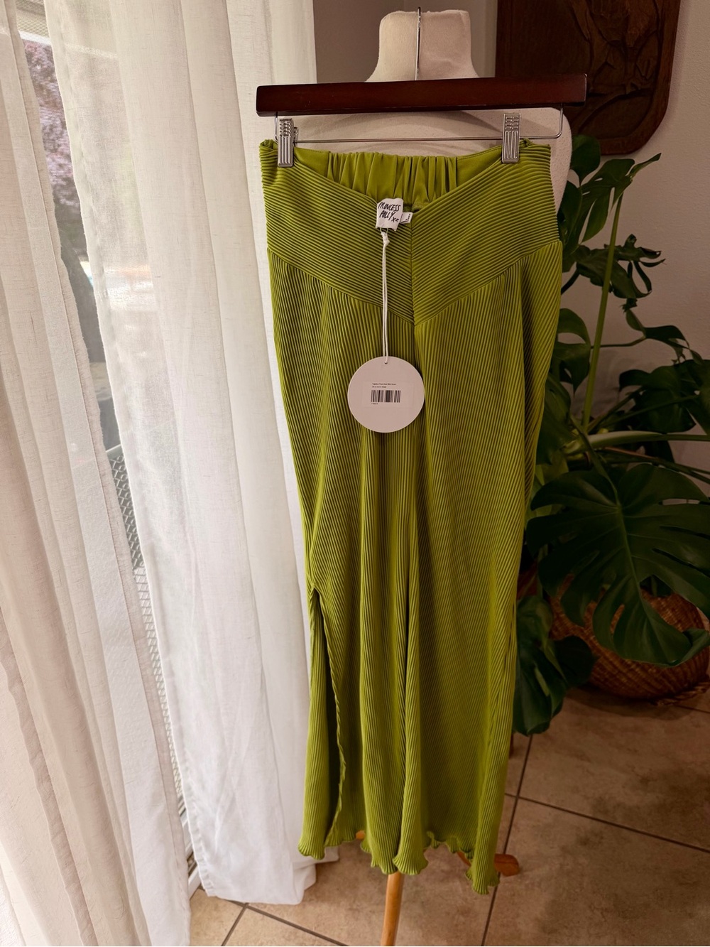 Princess Polly Pleated Green Midi Skirt High Waist Slit Size 2